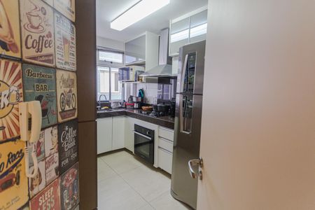 Apartamento à venda com 126m², 4 quartos e 2 vagas Apartamento à venda com 126m², 4 quartos e 2 vagasCozinha