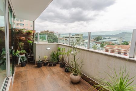 Apartamento à venda com 126m², 4 quartos e 2 vagas Apartamento à venda com 126m², 4 quartos e 2 vagasCobertura