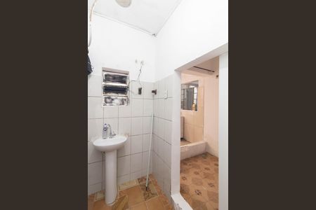 Banheiro de casa para alugar com 1 quarto, 37m² em Jardim Cleide, São Paulo