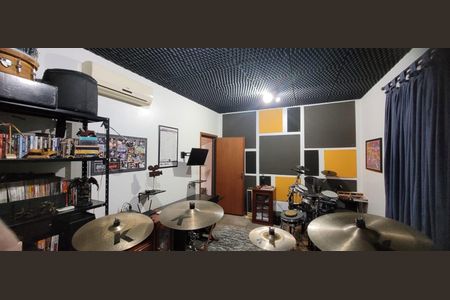 Casa para alugar com 300m², 3 quartos e 2 vagas Casa para alugar com 300m², 3 quartos e 2 vagasQuarto
