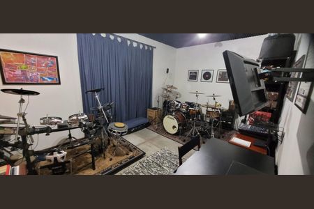 Casa para alugar com 300m², 3 quartos e 2 vagas Casa para alugar com 300m², 3 quartos e 2 vagasQuarto