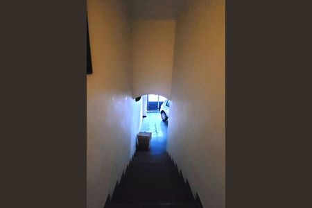 Casa para alugar com 300m², 3 quartos e 2 vagas Casa para alugar com 300m², 3 quartos e 2 vagasEscada