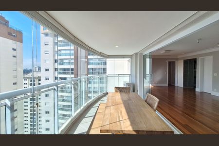 Apartamento à venda com 117m², 3 quartos e 2 vagas Apartamento à venda com 117m², 3 quartos e 2 vagasVaranda
