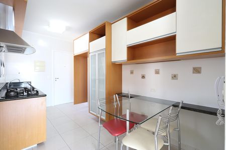 Apartamento à venda com 117m², 3 quartos e 2 vagasCozinha 
