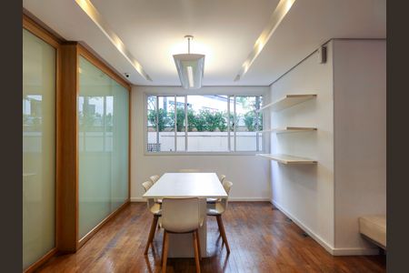 Apartamento à venda com 117m², 3 quartos e 2 vagas Apartamento à venda com 117m², 3 quartos e 2 vagasOffice