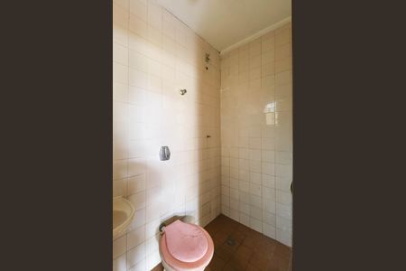 Casa para alugar com 180m², 3 quartos e 3 vagasBanheiro da Área de serviço
