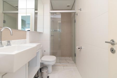 Banheiro de apartamento para alugar com 1 quarto, 42m² em Cristal, Porto Alegre