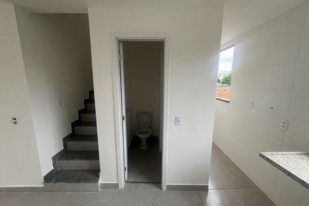 Casa à venda com 88m², 2 quartos e 1 vaga Casa à venda com 88m², 2 quartos e 1 vagaEscadas