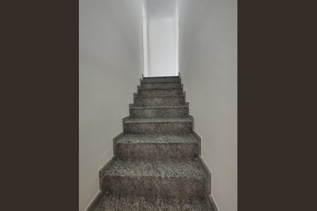 Escada de casa de condomínio à venda com 2 quartos, 85m² em Vila Antonieta, São Paulo