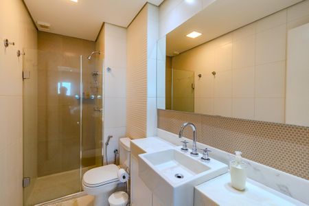 Banheiro de kitnet/studio para alugar com 1 quarto, 42m² em Cristal, Porto Alegre