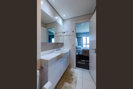 Banheiro de kitnet/studio para alugar com 1 quarto, 42m² em Cristal, Porto Alegre