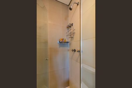Banheiro de kitnet/studio para alugar com 1 quarto, 42m² em Cristal, Porto Alegre