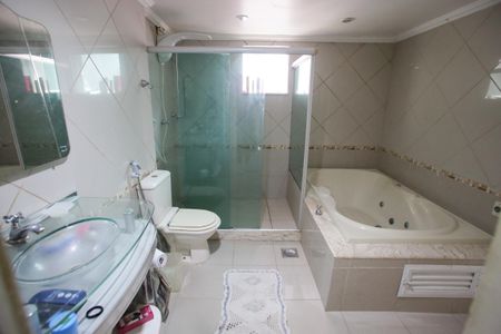 Casa à venda com 440m², 6 quartos e 1 vagaBanheiro da Suíte 1