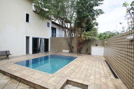 Casa à venda com 440m², 6 quartos e 1 vagaPiscina