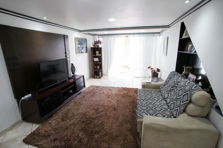 Casa à venda com 440m², 6 quartos e 1 vagaSala de TV