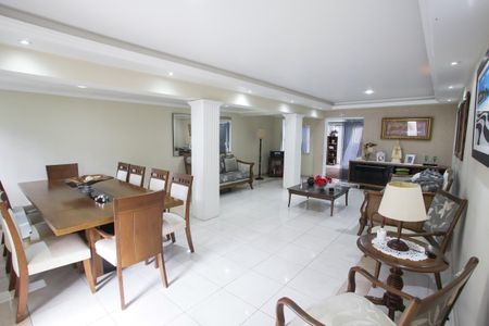 Casa à venda com 440m², 6 quartos e 1 vagaSala
