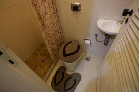 Casa à venda com 440m², 6 quartos e 1 vagaBanheiro de Serviço