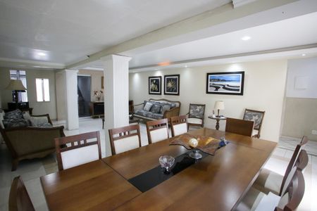 Casa à venda com 440m², 6 quartos e 1 vagaSala