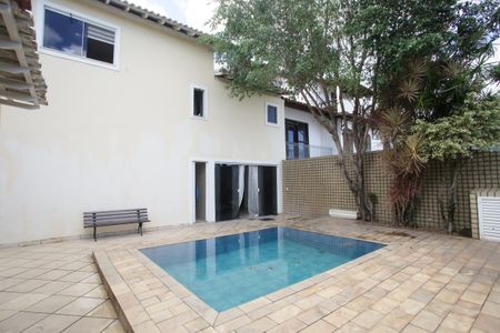 Casa à venda com 440m², 6 quartos e 1 vagaPiscina