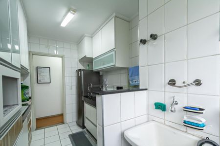 Apartamento à venda com 65m², 3 quartos e 2 vagas Apartamento à venda com 65m², 3 quartos e 2 vagasCozinha e Área de Serviço