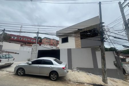 Casa à venda com 88m², 2 quartos e 1 vaga Casa à venda com 88m², 2 quartos e 1 vagaFachada