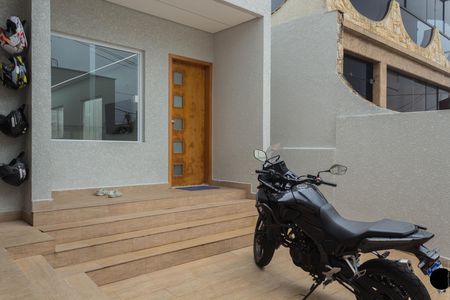 Casa à venda com 270m², 2 quartos e 2 vagas Casa à venda com 270m², 2 quartos e 2 vagasGaragem