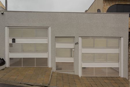 Casa à venda com 270m², 2 quartos e 2 vagas Casa à venda com 270m², 2 quartos e 2 vagasFachada