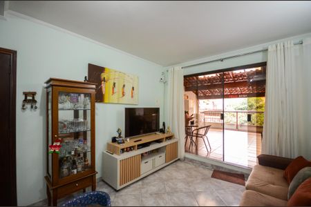 Casa à venda com 150m², 3 quartos e 3 vagas Casa à venda com 150m², 3 quartos e 3 vagasSala