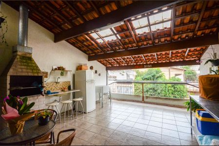 Casa à venda com 150m², 3 quartos e 3 vagas Casa à venda com 150m², 3 quartos e 3 vagasSala - Sacada