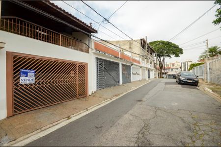Casa à venda com 150m², 3 quartos e 3 vagas Casa à venda com 150m², 3 quartos e 3 vagasFachada