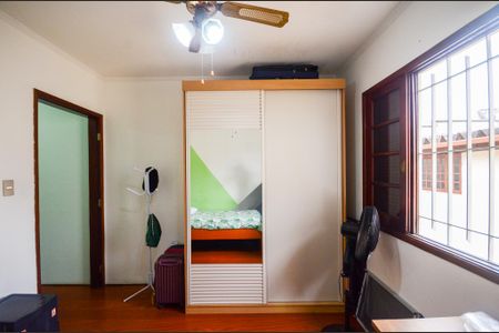 Casa à venda com 150m², 3 quartos e 3 vagas Casa à venda com 150m², 3 quartos e 3 vagasQuarto 2