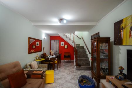 Casa à venda com 150m², 3 quartos e 3 vagas Casa à venda com 150m², 3 quartos e 3 vagasSala