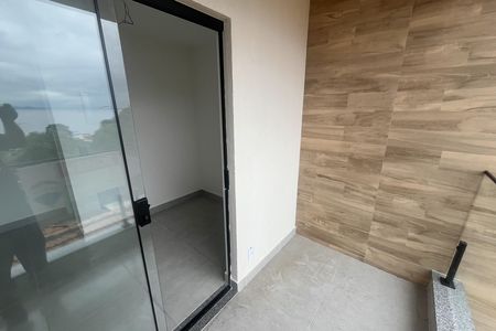 Casa à venda com 88m², 2 quartos e 1 vaga Casa à venda com 88m², 2 quartos e 1 vagaVaranda