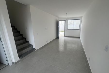 Sala de casa à venda com 2 quartos, 88m² em Praia da Bandeira, Rio de Janeiro