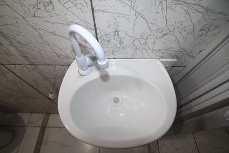 Banheiro de kitnet/studio para alugar com 1 quarto, 22m² em Vila Siria, São Paulo