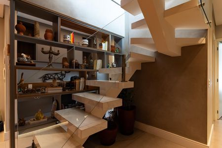 Apartamento à venda com 112m², 2 quartos e 3 vagas Apartamento à venda com 112m², 2 quartos e 3 vagasEscada