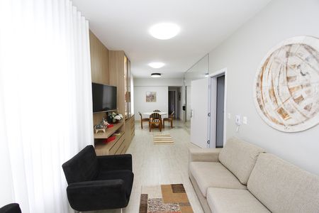 Sala de kitnet/studio para alugar com 1 quarto, 54m² em Santa Lúcia, Belo Horizonte