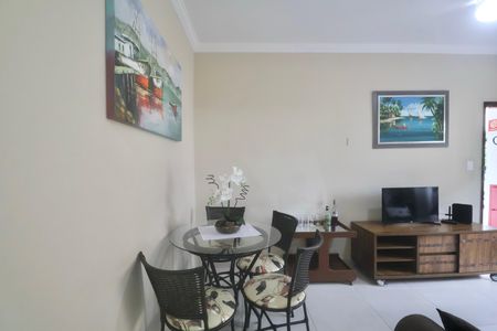 Sala de apartamento para alugar com 2 quartos, 76m² em Balneario Guarujá, Guarujá