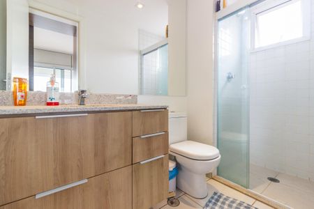 Banheiro de kitnet/studio para alugar com 1 quarto, 58m² em Pinheiros, São Paulo