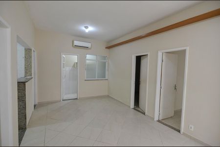 Sala de casa para alugar com 3 quartos, 80m² em Tijuca, Rio de Janeiro