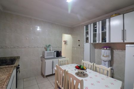 Casa à venda com 180m², 2 quartos e 2 vagasCozinha 