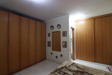 Casa à venda com 180m², 2 quartos e 2 vagasQuarto 3 - Suíte