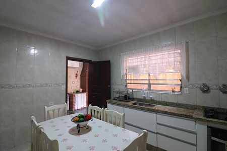 Casa à venda com 180m², 2 quartos e 2 vagasCozinha 
