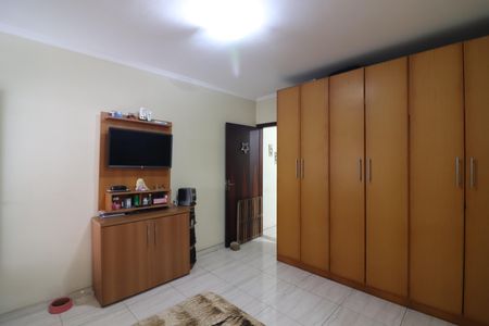 Casa à venda com 180m², 2 quartos e 2 vagasQuarto 3 - Suíte