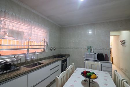 Casa à venda com 180m², 2 quartos e 2 vagasCozinha 