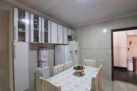Casa à venda com 180m², 2 quartos e 2 vagasCozinha 