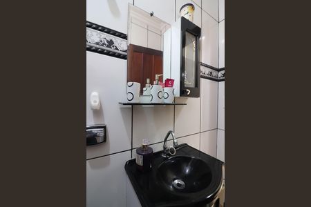 Casa à venda com 180m², 2 quartos e 2 vagasBanheiro Social