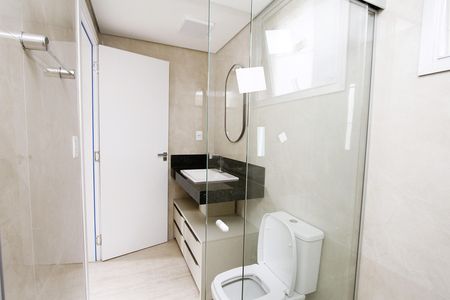 Banheiro de kitnet/studio para alugar com 1 quarto, 54m² em Santa Lúcia, Belo Horizonte