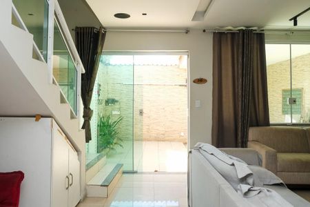 Sala de casa para alugar com 3 quartos, 90m² em Vila Anita, Nova Iguaçu