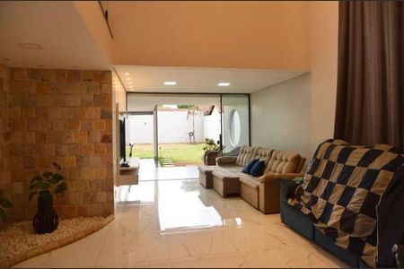 Sala de casa à venda com 5 quartos, 462m² em Setor Crimeia Oeste, Goiânia